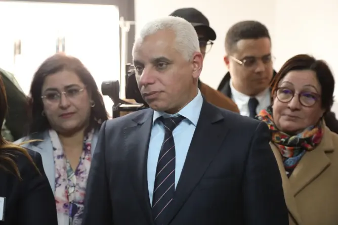 برلماني يصف زيارة أيت الطالب للدريوش بـ”المسرحية”.. والوزير: “أجي تمثل معايا”