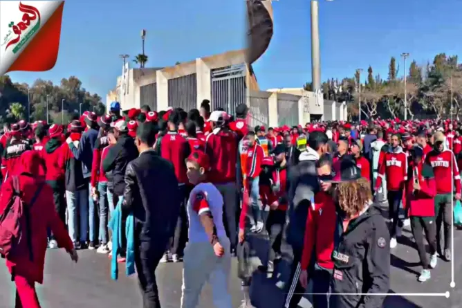 لحظة ولوج الجماهير ملعب مولاي عبد الله