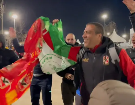 جماهير الأهلي المصري تحتفل بفوز فريقها في المباراة الثانية بالموندياليتو (فيديو)