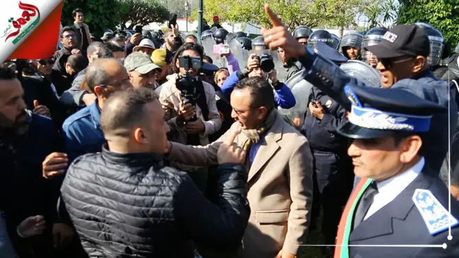 الأساتذة حاملو الشهادات يتظاهرون بالرباط ويضربون ليومين والأمن يتدخل (فيديو)