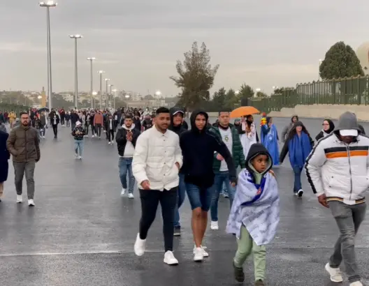 توافد الجمهور على ملعب مباراة الأهلي وريال مدريد رغم الأمطار
