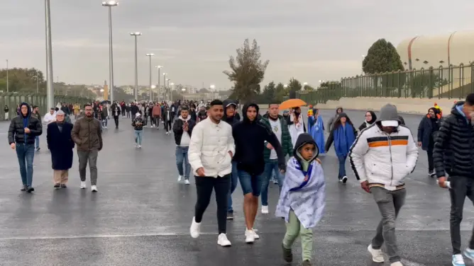 توافد الجمهور على ملعب مباراة الأهلي وريال مدريد رغم الأمطار
