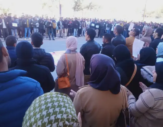 تضامنا مع زملائهم.. نقابيو الـCDT يخرجون للشارع بزاكورة احتجاجا على “مخطط التعاقد المشؤوم”