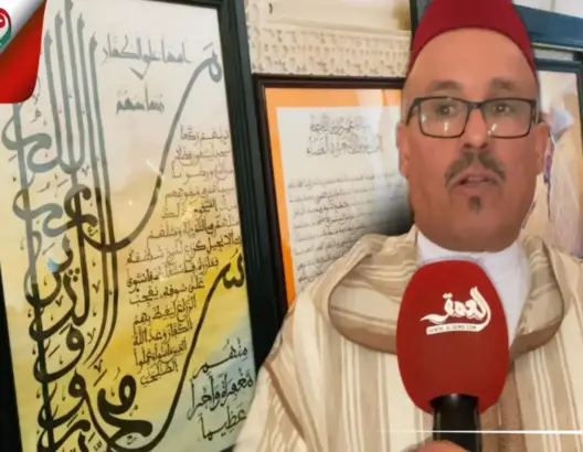 كتب القرآن كاملا بالخط المبسوط.. خطاط يبين خصائص الخط المغربي ويدعو إلى توريثه للأجيال