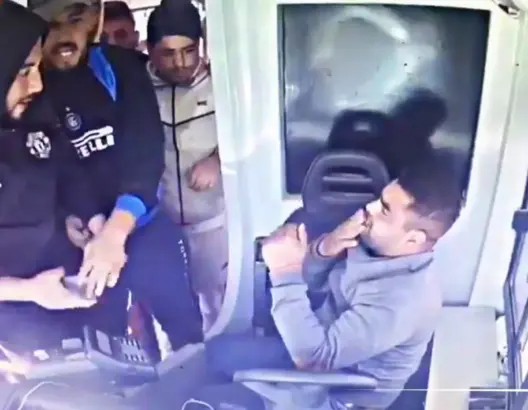 بعد فيديو “العمق”.. الأمن يحدد هوية المعتدين على سائق حافلة للنقل الحضري بالجديدة