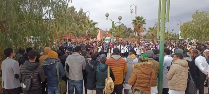 الأساتذة وأطر الدعم “المتعاقدون” يحتجون بورزازات