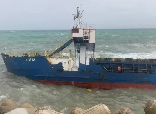 سفينة أجنبية تواجه الغرق بساحل المضيق والمغرب يجاهد لإنقاذ طاقمها
