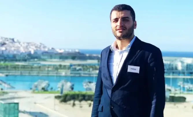بالضرب والسب.. برلماني يعتدي على مدير موقع “شمالي” بطنجة