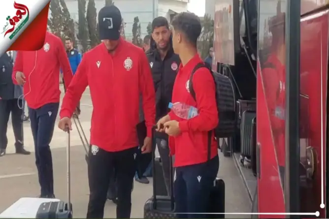 الوداد يصل لملعب العبدي تأهبا لمواجهة الدفاع
