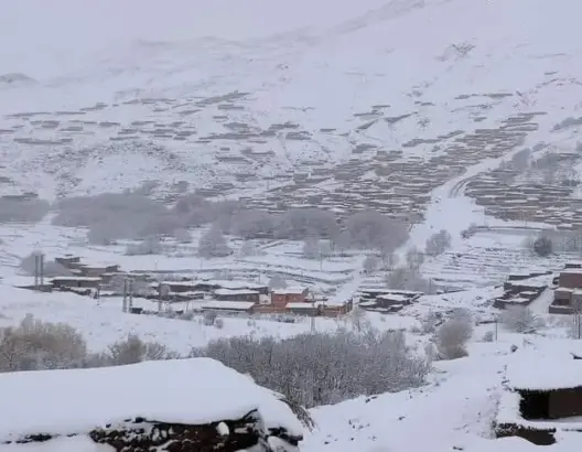 تساقطات ثلجية ورياح قوية اليوم وغدا بعدد من مناطق المملكة