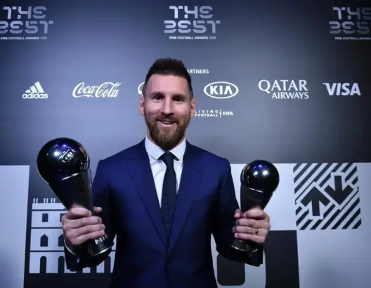 ليونيل ميسي يتوج بجائزة “الفيفا” لأفضل لاعب في العالم لسنة 2022