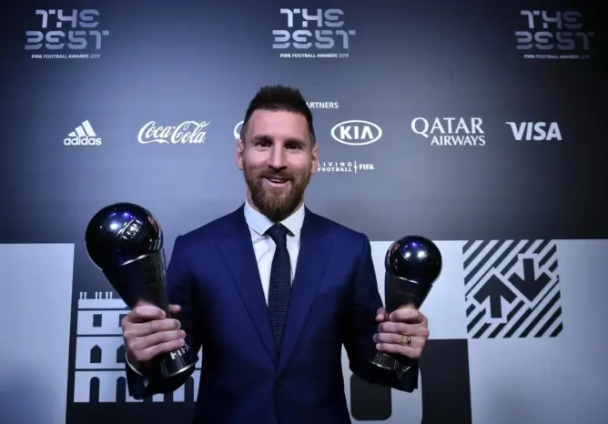 ليونيل ميسي يتوج بجائزة “الفيفا” لأفضل لاعب في العالم لسنة 2022