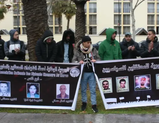 حملة الشهادات المعطلين يحتجون أمام ولاية جهة فاس مكناس