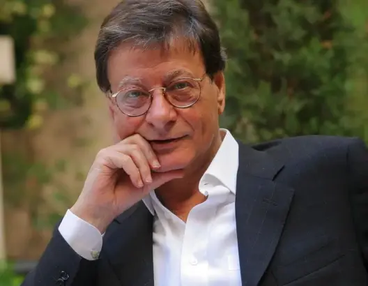 بعد تحريف أشعارها.. مؤسسة “درويش” تطالب بحذف أغنية “ستنتهي الحرب”