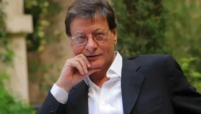 بعد تحريف أشعارها.. مؤسسة “درويش” تطالب بحذف أغنية “ستنتهي الحرب”