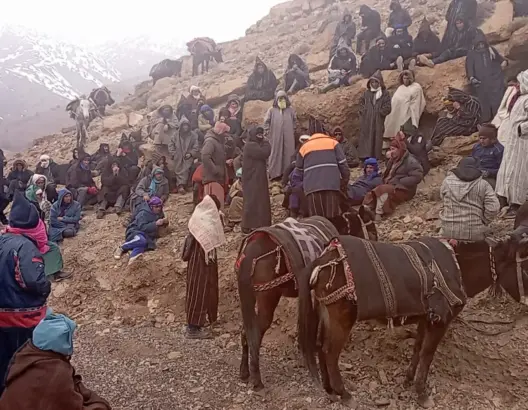 سلطات تنغير تفك العزلة عن دواوير “أوزيغمت” .. والمساعدات الغذائية تصل المتضررين