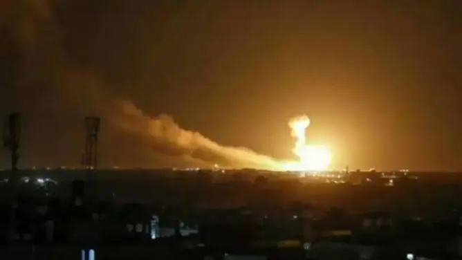 يستقبل المساعدات لمتضرري الزلزال.. إسرائيل تقصف مطار حلب بسوريا