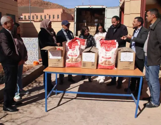 مؤسسة ورزازات الكبرى توزع مساعدات غذائية على متضررين من الثلوج والبرد