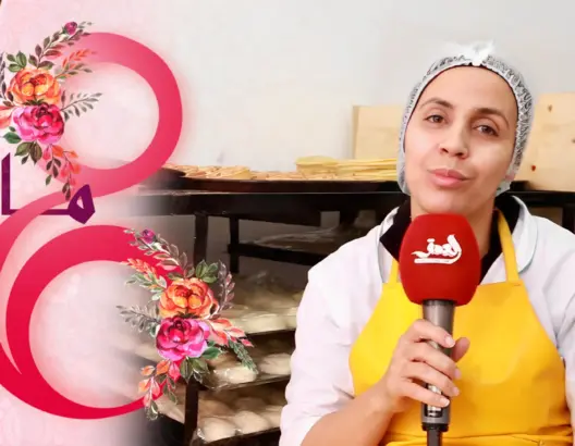 سكينة .. من بيع الرغيف في الشارع إلى صاحبة محل للحلويات