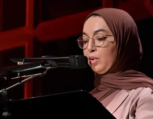 آية السابي.. موهبة مغربية فرضت نفسها في ساحة الأدب الهولندي