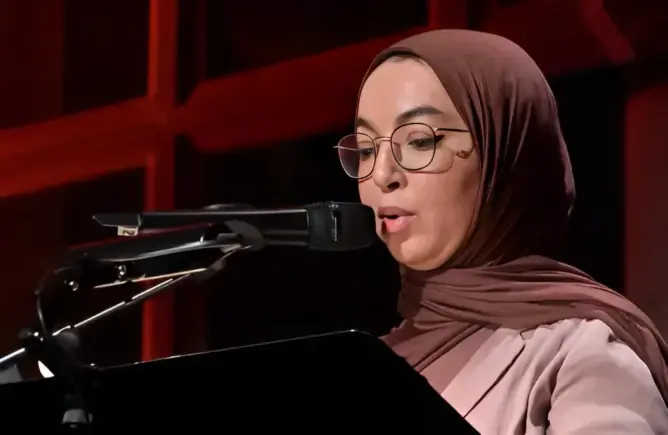 آية السابي.. موهبة مغربية فرضت نفسها في ساحة الأدب الهولندي