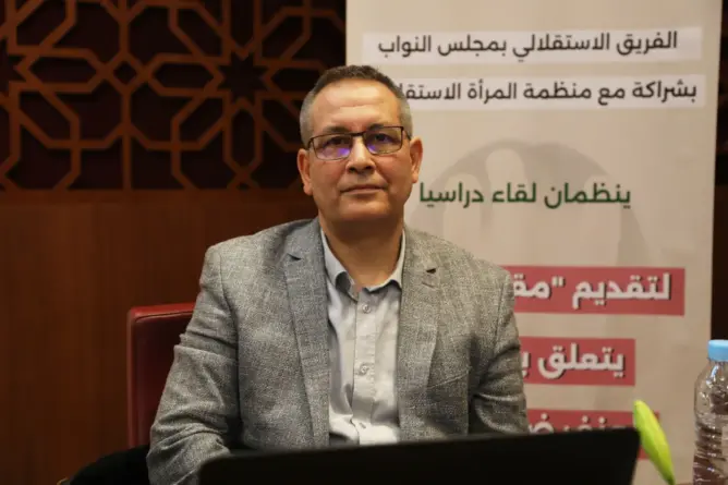 بنيس يدعو لاعتبار “السوشل ميديا” فضاء عاما تسري عليه نفس قوانين الواقع