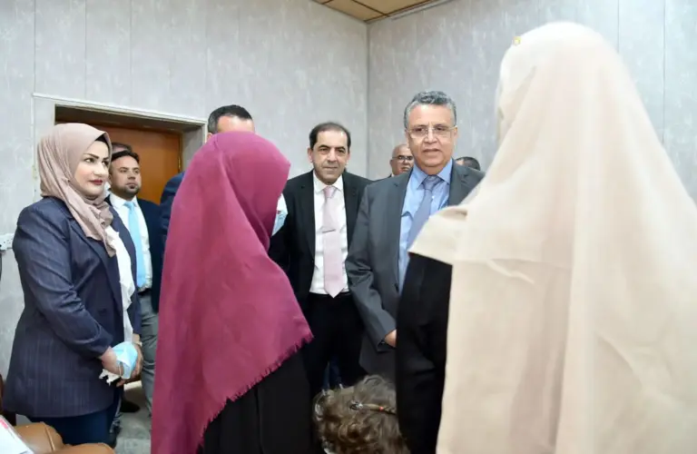 ضمنهم محكومون بالإعدام.. وهبي يزور سجنا بالعراق ويتفقد وضعية المعتقلين المغاربة
