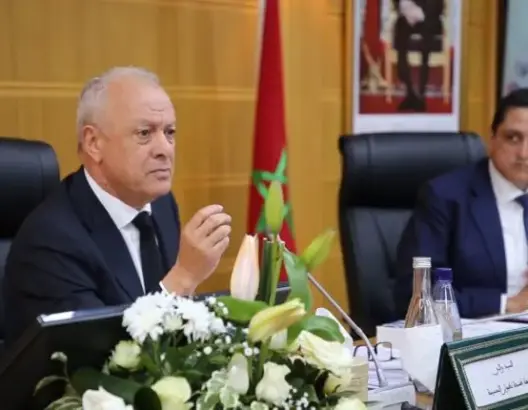 والي طنجة يشن حملة ضد البناء العشوائي.. توقيف رجال سلطة وهدم عشرات المنازل