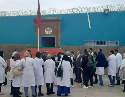 نزلاء السجن المحلي بورززات يستفيدون من قافلة طبية متعددة التخصصات