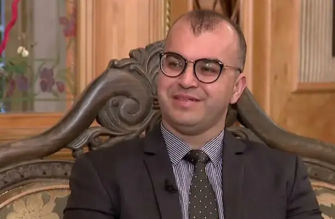 هشام المكي: يرصد الأدوار الفعلية لوسائل التواصل الاجتماعي وانعكاساتها على الأفراد