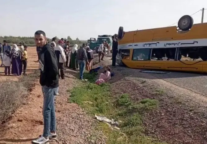 تجاوزت طاقتها الاستيعابية.. إصابات إثر انقلاب حافلة نقل مدرسي تابع لمؤسسة خاصة بالسراغنة