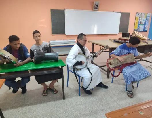 تلاميذ ثانويات بطاطا يستفيدون من ورشة حول “كيفية التعامل مع الآلات الموسيقية”