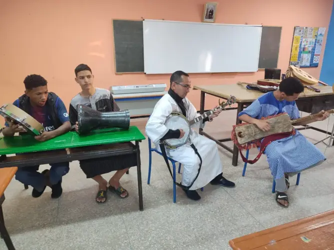 تلاميذ ثانويات بطاطا يستفيدون من ورشة حول “كيفية التعامل مع الآلات الموسيقية”