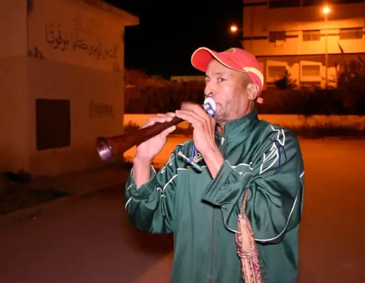 سَلاَّم.. نفار بفاس يعشق إيقاظ الناس لوجبة السحور وصلاة الفجر