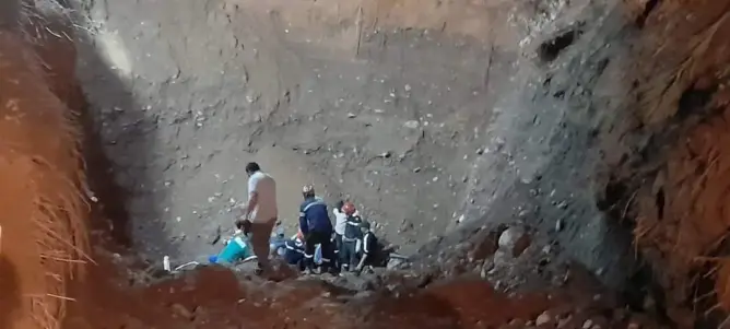 بعد عملية حفر دامت ساعات .. إنتشال جثة شاب سقط في بئر بزاكورة