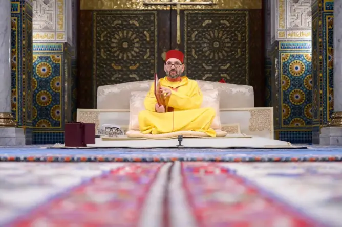 أمام أنظار الملك.. البقالي يستعرض الأسس الشرعية لبناء أنماط التعايش الإنساني