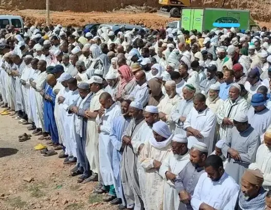 انتُشل بعد 12 ساعة حفر .. تشييع جنازة شاب سقط في بئر بزاكورة