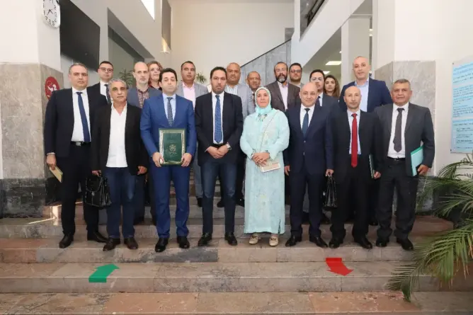 آيت الطالب ينحني لعاصفة الصيادلة بتوقيع اتفاق مع المركزيات النقابية
