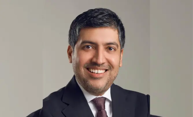 جامعي بحريني يشيد بإنجازات الملك محمد السادس
