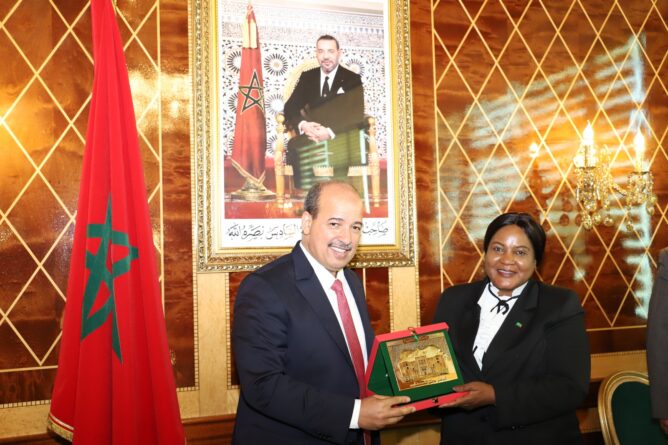 استقبل رئيس مجلس المستشارين النعم ميارة، الإثنين، بمقر المجلس Malungo A Chisangano نائبة رئيس الجمعية الوطنية بزامبيا التي تقوم حاليا بزيارة عمل لبلادنا على رأس وفد برلماني هام.