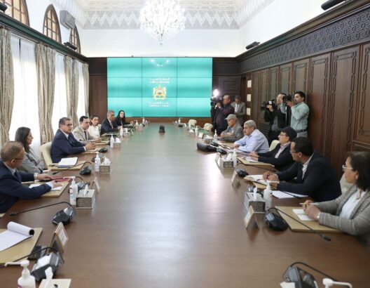 استقبل رئيس الحكومة عزيز أخنوش، الخميس بالرباط، وفدا من الكونفدرالية الديمقراطية للشغل (‏CDT‏)، يقوده خالد العلمي الهوير، النائب الأول للكاتب العام للنقابة، ‏وذلك ضمن اللقاءات التواصلية التي يعقدها ضمن جولة أبريل من الحوار الاجتماعي.