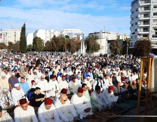 الآلاف يحجون الى مصلى السوريين بطنجة لأداء صلاة عيد الفطر