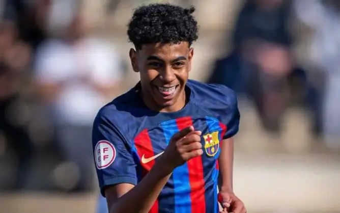 المغربي الأمين يامال .. أصغر لاعب في التاريخ ينضم لقائمة برشلونة