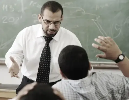 مديرية التعليم بمولاي يعقوب تنفي فقدان أستاذ لبصره