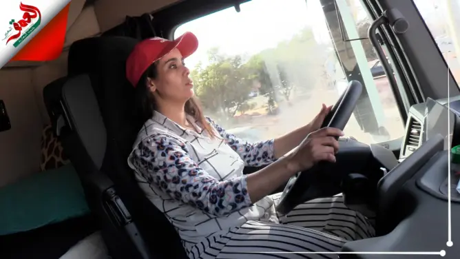 جميلة.. أرملة تتحدى الصعاب بقيادة شاحنة للنقل الدولي