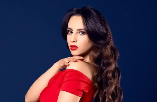 “دجاك بوت”.. وصال بيريز “مؤثرة” تعري خبايا الاغتناء السريع في السوشل ميديا