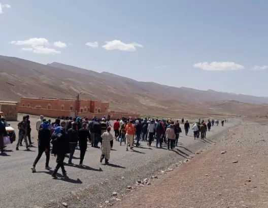 قانون التعمير يخرج دواوير “أيت حديدو” في مسيرة على الأقدام صوب عمالة تنغير