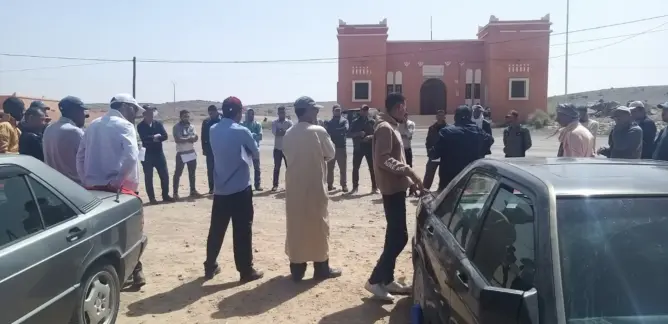 زاكورة ..مواطنون يخرجون للشارع بـ“البليدة” إحتجاجا على “التهميش”