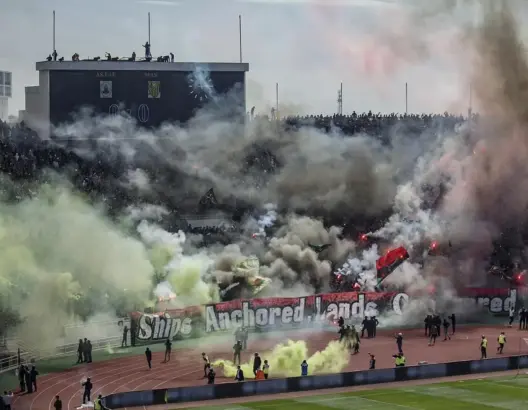هل تؤجج قرارات منع تنقل الجماهير ظاهرة العنف في الملاعب المغربية؟