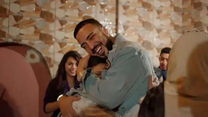 “فرنش مونتانا” يستعد لعرض وثائقي عن والدته “من أجل خديجة”